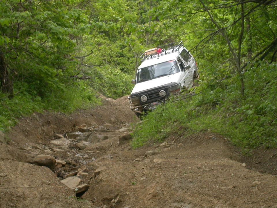 Here's Juice52 stuffing his front bumper, shortly before he slid sideways onto his sliders.