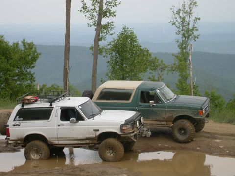 1990 Ford Bronco - It's a shame it was so overcast that day, this would have been a great pic of the Tennessee Valley.