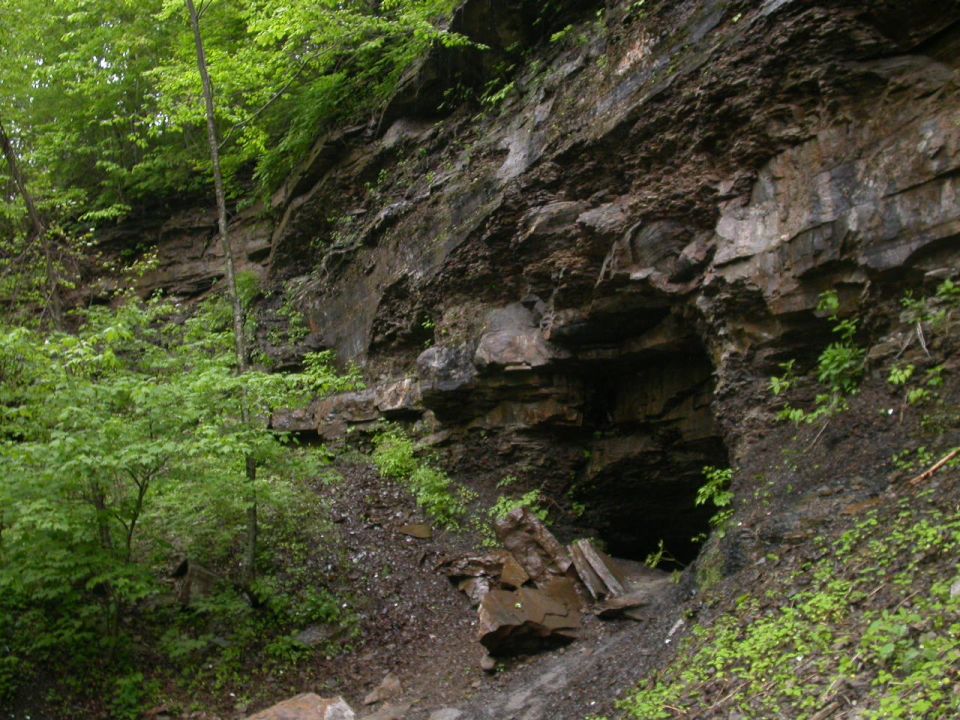 Had to check out this little cave, we don't have a lot of these in my part of the country.