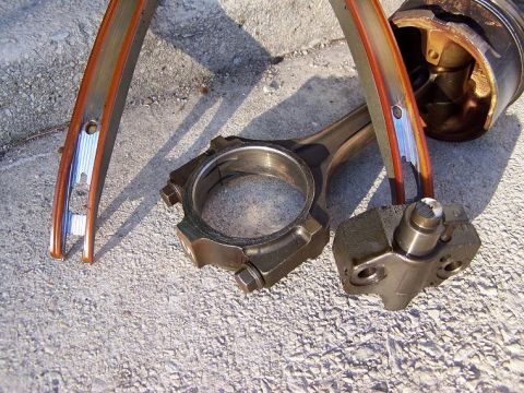 2000 Ford Crown Victoria - What moderately high-mileage modular engine internals look like if you don't regularly change the oil