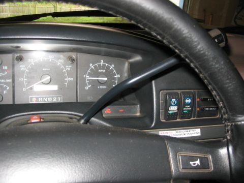 1995 Ford Bronco - dash 4x4 and 4low lights work since I went down and bought the little harness that goes to the manual tcase.