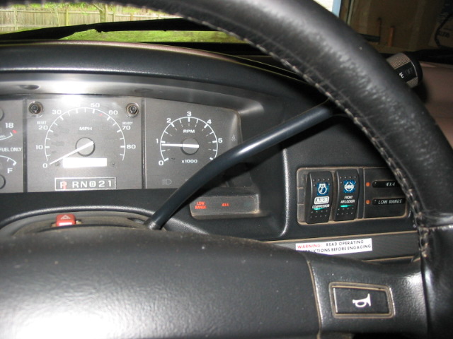 dash 4x4 and 4low lights work since I went down and bought the little harness that goes to the manual tcase.