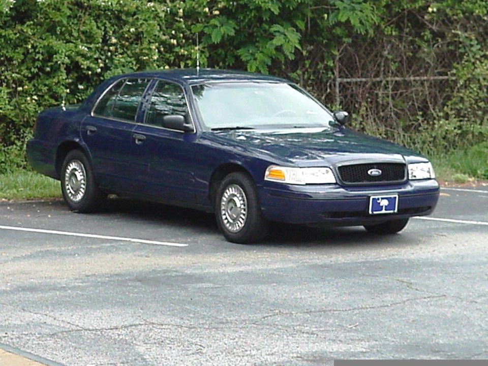 2000 Ford Crown Victoria