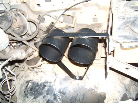 1988 Ford Bronco - This little bracket helps out bigtime. Holds the filter in there snug.