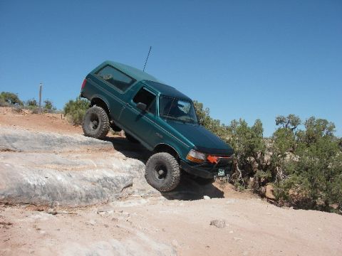 1996 Ford Bronco - First major obsticle on 7-mile rim.