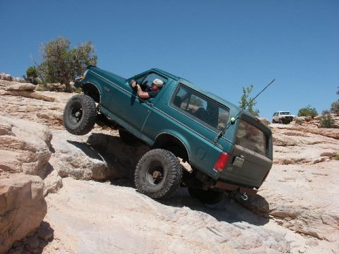 1996 Ford Bronco - Lift that tire!