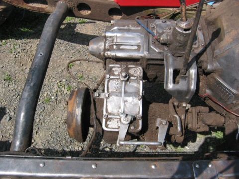 1991 Ford Explorer - This photo shows the mechanical components of a vehicle's drivetrain, including the transmission and transfer case.