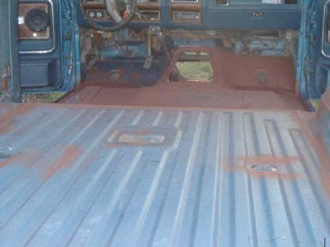 1984 Ford Bronco - Cab floor & cargo area cleaned & primered