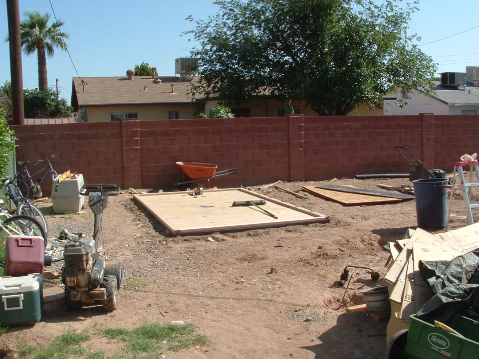 The base of the shed, facing the front.