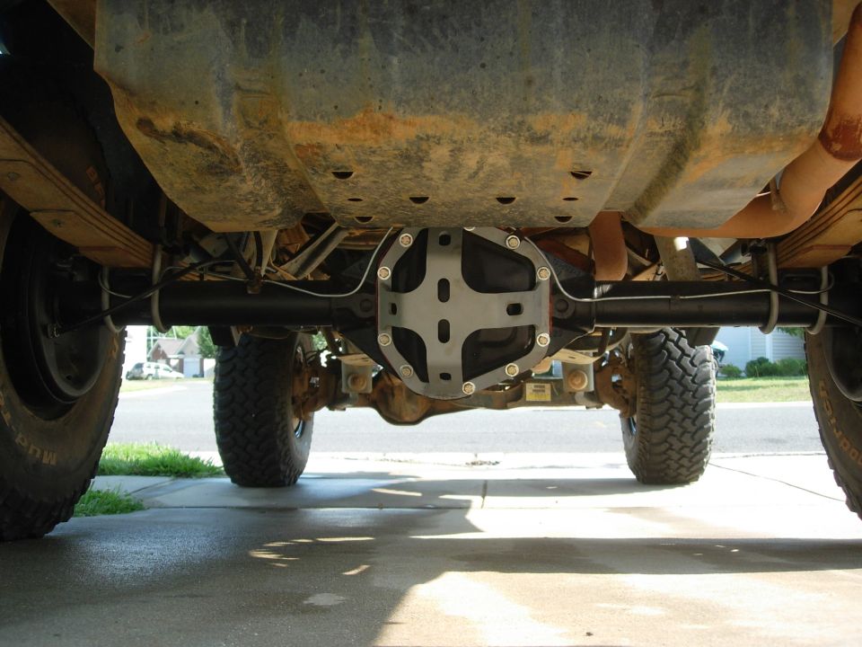 Rear differential cover with custom plate on a vehicle with large tires