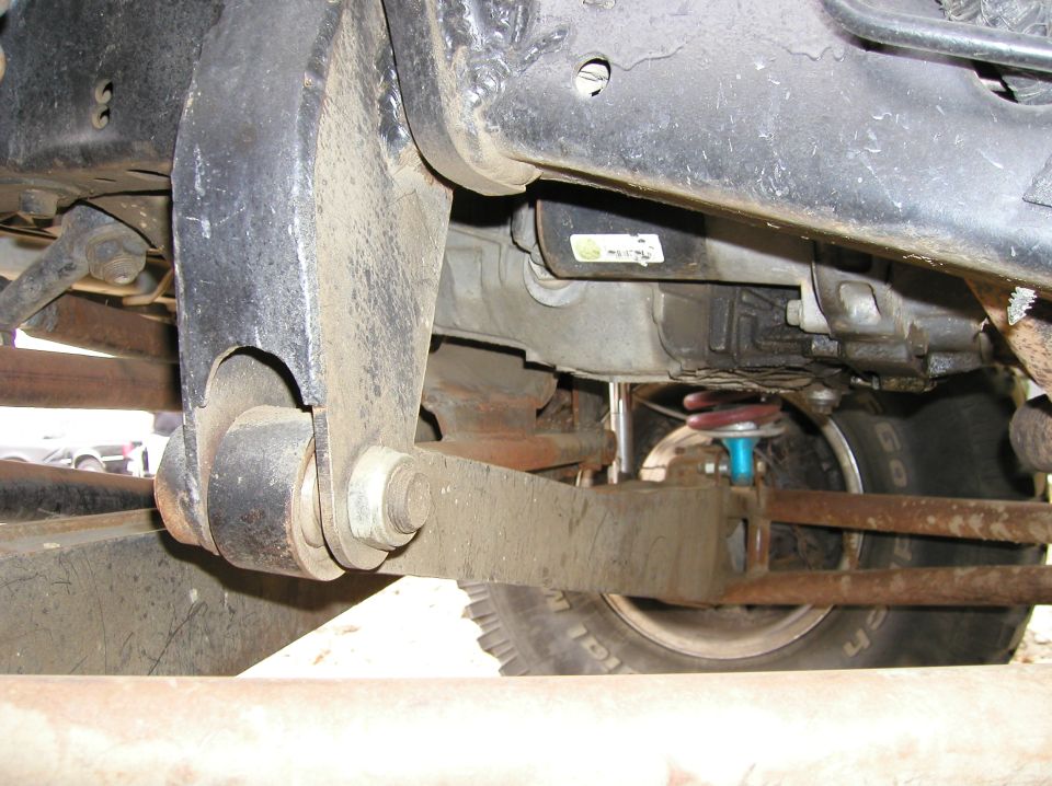 Undercarriage view of vehicle suspension with a tire visible. Supermotors.net logo at bottom right