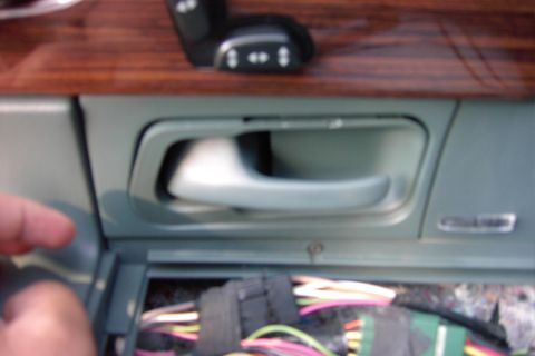1996 Mercury Grand Marquis - http://www.crownvic.net/drock96marquis/95-02doorpanelremoval.htm