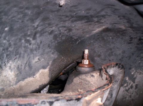 1986 Ford Bronco - Nut that has fused on....