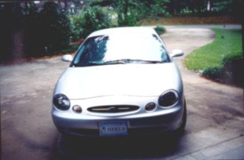 1998 Ford Taurus - Front view of a silver 1998 Ford Taurus SE parked on a driveway.