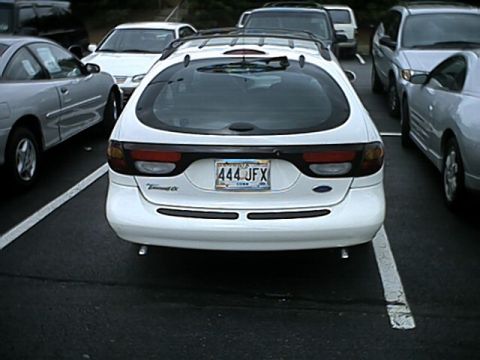 1998 Ford Taurus - Dual tips on a Taurus Wagon. 3/15/02