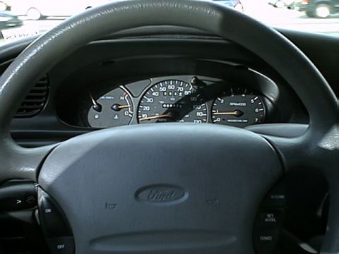 1998 Ford Taurus - Picture of the speedometer