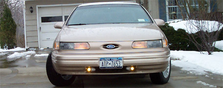 1993 Ford Taurus - Front end w/ drivers on.