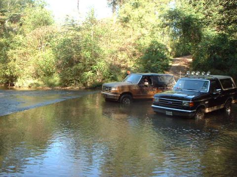1990 Ford Bronco - playing in the river