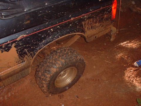 1990 Ford Bronco - just a body lift and look at the flex