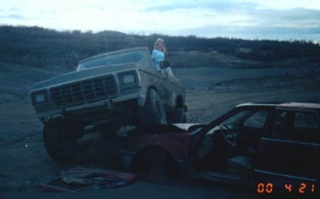 1978 Ford Bronco - Someone did a bad thing, and left this car there to be stripped and junked. Until it could be moved out, I played on it for a few minutes