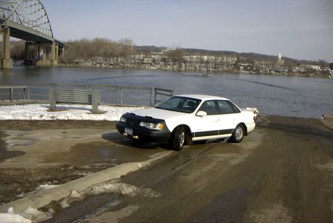 1995 Ford Taurus - Another Driver side down by the river.