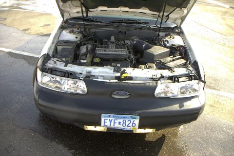 1995 Ford Taurus - Engine again, but back further. Hella 550 driving lights under the front end seen too.