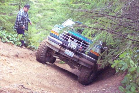 1996 Ford Bronco - climbing up side road