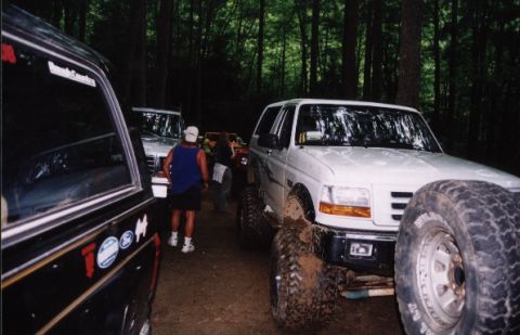 1987 Ford Bronco - Lunchtime. This was a good place to pull over. It's the same place where we stopped last August.