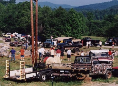 1987 Ford Bronco - Pan left as Rob proceeds through the rocks.