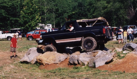 1987 Ford Bronco - Man, can Rob ever articulate. I missed the really good shots of his front axle extending much more than this!