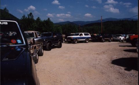1987 Ford Bronco - Group of Big Broncos lined up to join medium trail ride. Group was led by EB driver Stan Thompson.
