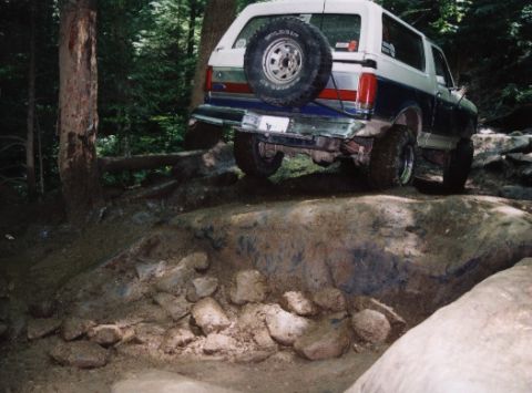 1987 Ford Bronco - Brad has just made it up the ledge at Fain's Ford.