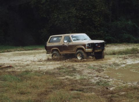 1987 Ford Bronco - Rick takes the Brown Bull in for a splash.