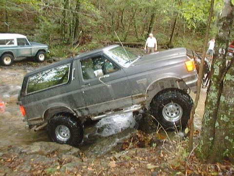 1987 Ford Bronco - Mark struggles a bit but makes it up the falls.