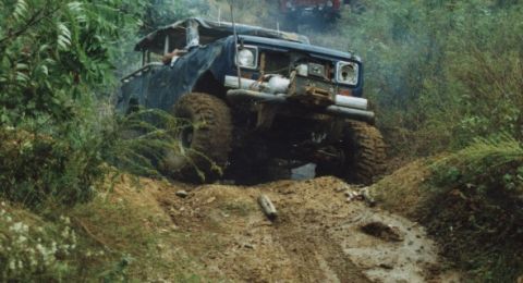 1987 Ford Bronco - Darron Buchanan's Scout leading the way up out of Twister 3.