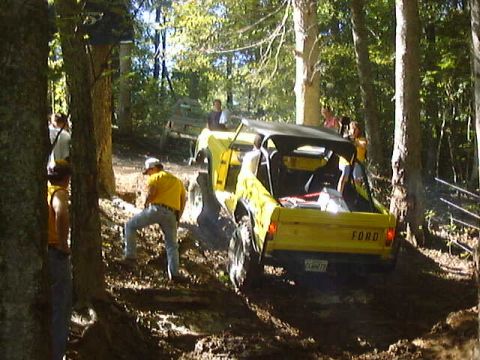 1987 Ford Bronco - Attempts at climbing Cherokee Hill. This EB has to be pulled out.