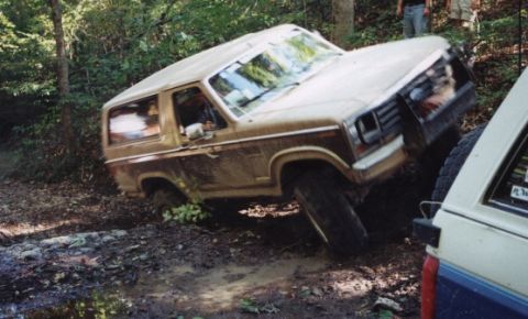 1987 Ford Bronco - Rick drives Brown Bull over ledge.