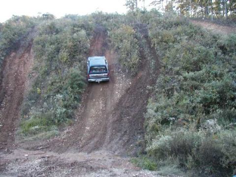 1987 Ford Bronco - Now, on to Hog Pen Hill where rail cars climb STEEP trails. Here Black Stallion proves that it's equal to the challenge by mastering the hi…
