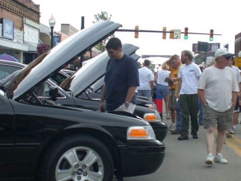 2001 Ford Crown Victoria photo