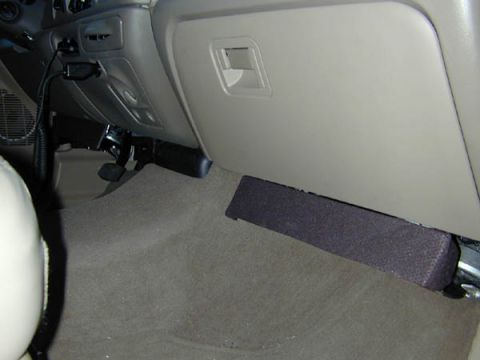 2001 Ford Excursion - These are the CD2 Comp Image dynamics horns under the dash. Redefining LOUD!!!!!!!!!