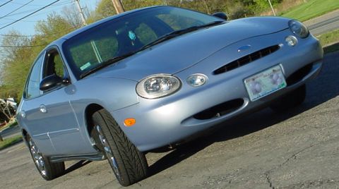 1998 Ford Taurus - This 1998 Ford Taurus is shown from the front quarter angle.