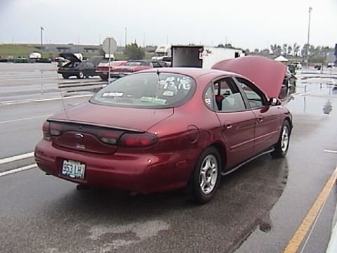1998 Ford Taurus - RR 3/4 View