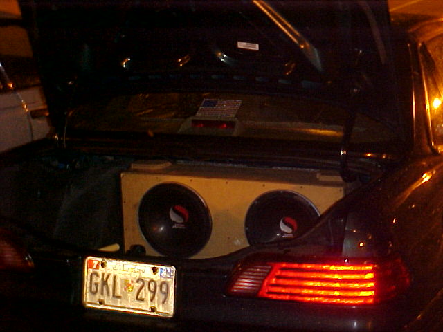 Trunk with dual subwoofers and license plate GKL 299