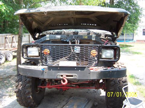 1978 Ford Bronco - Grill cut, narrowed and remounted