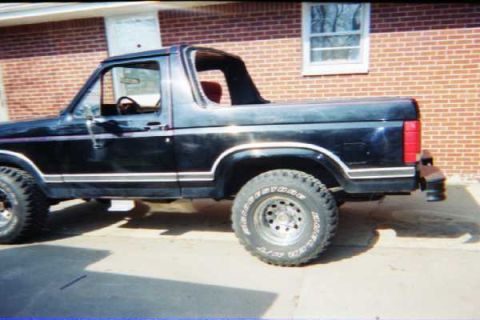 1986 Ford Bronco - CAP OFF GETTING READY FOR SOME MODIFICATIONS,NEW CARPET,4 INCH SUPERLIFT AND MOTER REBUILD
