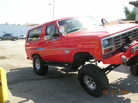 1985 Ford Bronco - flex shots