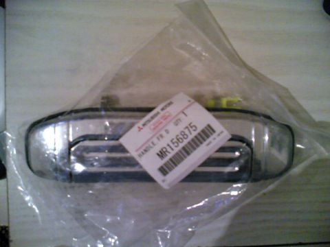 2000 Mitsubishi Montero - New Mitsubishi door handle part in packaging, part number MR156875.