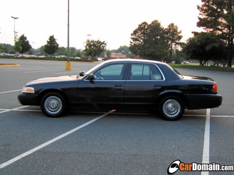 2000 Ford Crown Victoria photo