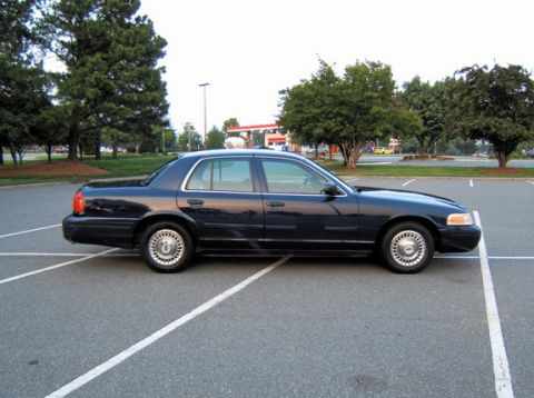 2000 Ford Crown Victoria photo