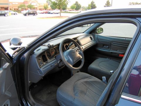 2000 Ford Crown Victoria photo
